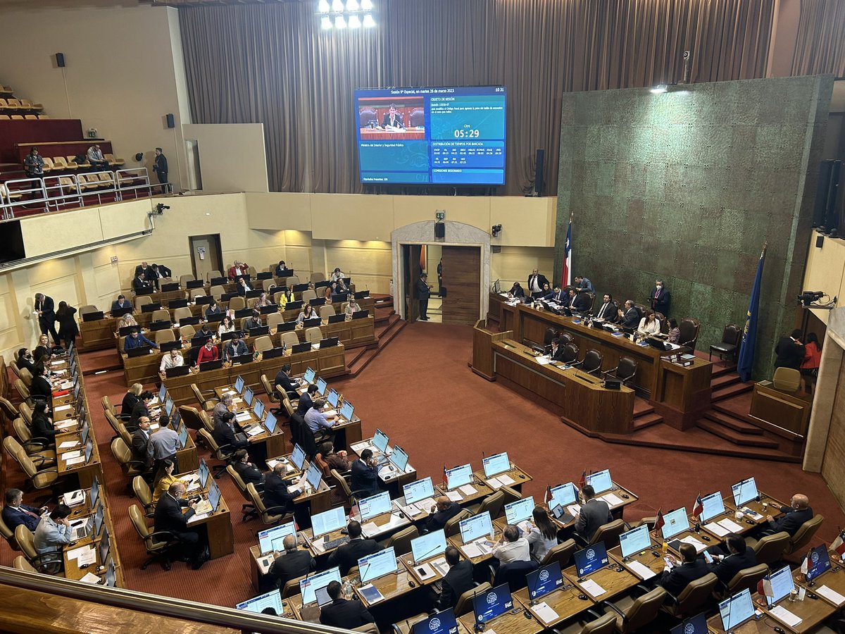 A esta hora hay 109 diputadas y diputados en sala escuchando a ministra Carolina Toha.

Algunos atentos a las palabras, otros a sus celulares, otros a sus discursos y otra tejiendo.