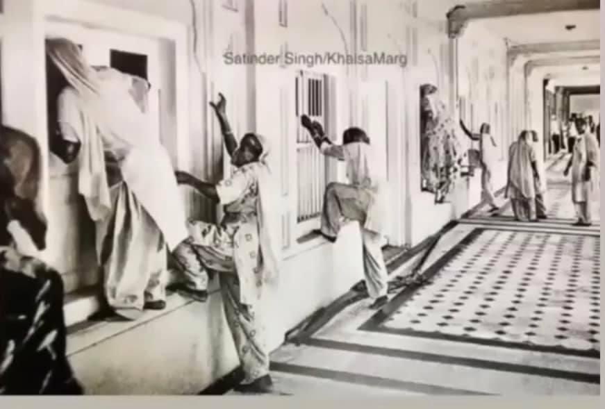 learnpunjabi's tweet photo. Most painful picture from 1984. Post operation blue star, mothers from various corners of Punjab reached Darbar Sahib looking for their children and family members in the Complex who got martyred with the hope that they might find their body lying somewhere.
#neverforget1984 https://t.co/bOLxE0spQ6