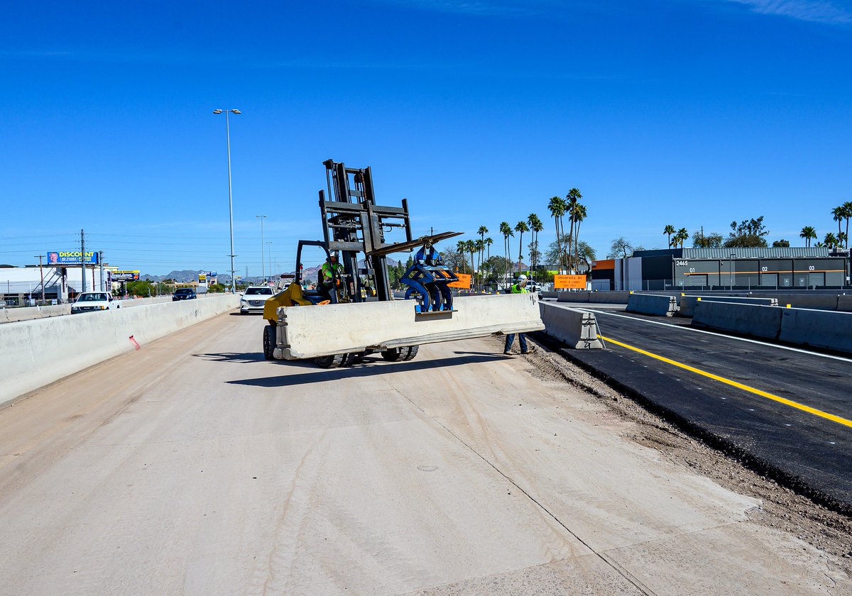 ArizonaDOT's tweet photo. Crews with the I-10 Broadway Curve Improvement Project recently arranged temporary barriers on the north side of the new NB 48th Street bridge over I-10. They glued reflectors to the top so drivers can see the barriers at night. #StayAheadOfTheCurve https://t.co/9RToV9jv5l https://t.co/iRK2OI4Fae