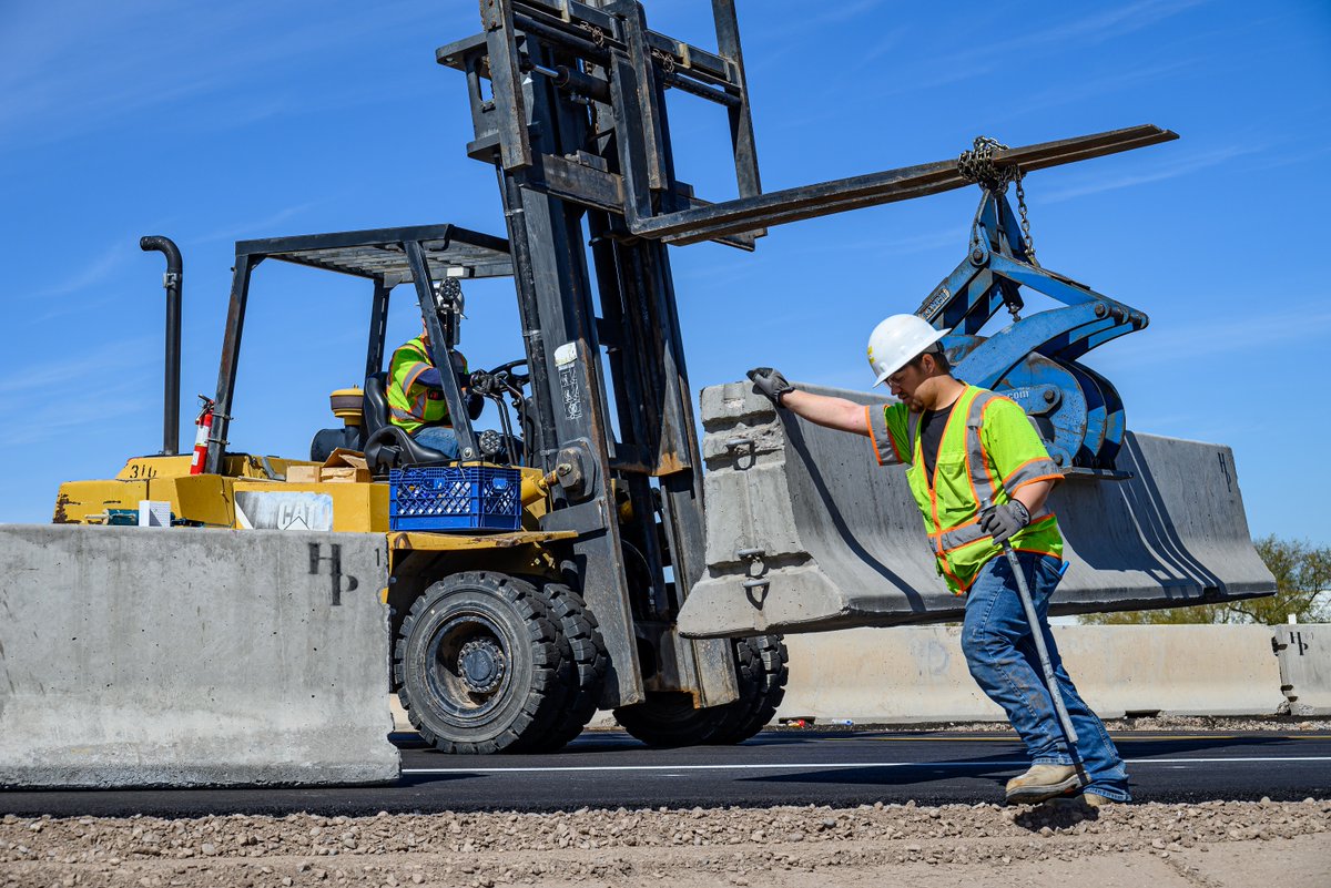 ArizonaDOT's tweet photo. Crews with the I-10 Broadway Curve Improvement Project recently arranged temporary barriers on the north side of the new NB 48th Street bridge over I-10. They glued reflectors to the top so drivers can see the barriers at night. #StayAheadOfTheCurve https://t.co/9RToV9jv5l https://t.co/iRK2OI4Fae
