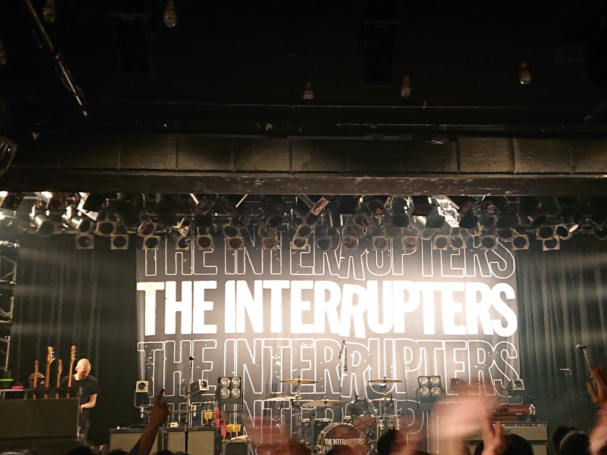 tetsuya_28's tweet photo. 今宵は恵比寿Liquid Roomにて、THE INTERRUPTERS
過度な演出やMCも少なく、短めの曲を次々と繰り出してくる潔さが激アツ!
Aimeeのハスキーボイスに酔いしれた夜でした
#INTERRUPTERS #theinterrupters https://t.co/njMnSXZvNW