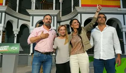 Mimi_XXL's tweet photo. Recordad esto cuando vayáis a votar en mayo. Sí, tú, gay que vota a la ultraderecha. https://t.co/j38j9ap5Pe