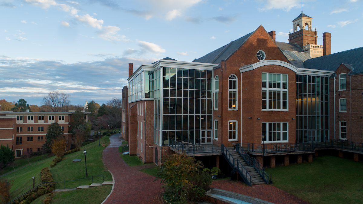 Our student center was just ranked one of the nation's best and, well, they have a point! 👀 Read more at bit.ly/3lJwcLY), then go take a look for yourself on our #virtualtour: youvis.it/H8qcMs. 

#TourTuesday