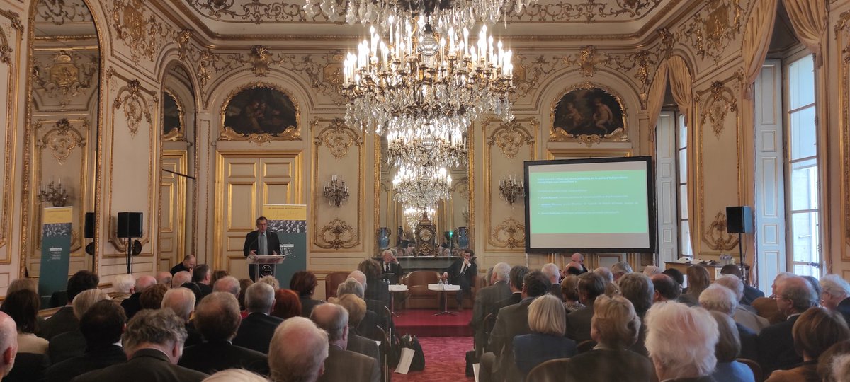 Fondation_VGE's tweet photo. Continuité, cohérence, confiance. C'est par ces mots que @darmonjd, ancien dir. de cab. du Min. Michel d'Ornano qualifie la #politique #énergétique sous la présidence de V. #Giscard d'Estaing. 
Il rappelle qu'il y a 50 ans déjà l'accent fut mis sur les #énergiesrenouvelables. https://t.co/rC7AHuvGk1