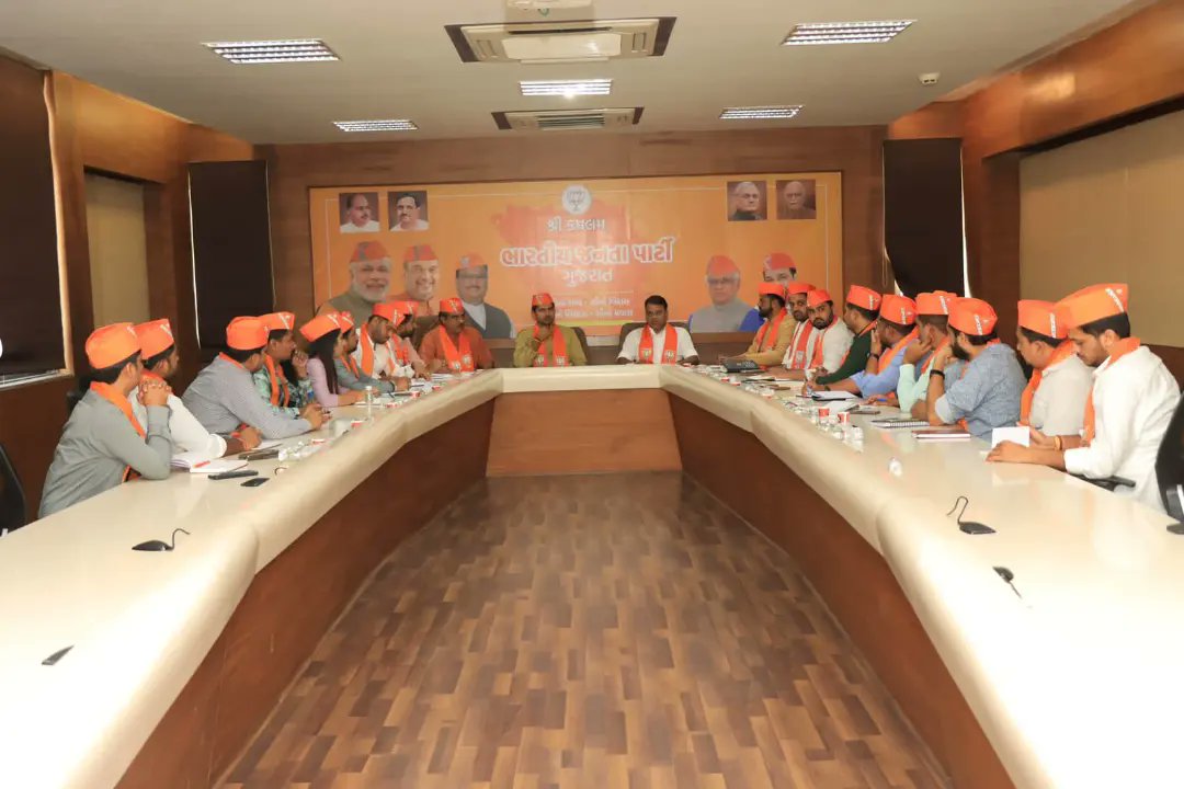 A meeting of @BJYM4Gujarat was held in the presence of State Oragnizational Secretrary Shri @ratnakar273 ji,Prabhari Shri @pankajbhaibjp ji ,under the guidence of President Shri @DrPrashantkorat ji for upcoming organizational programmes at Shri Kamlam,Gandhingar.