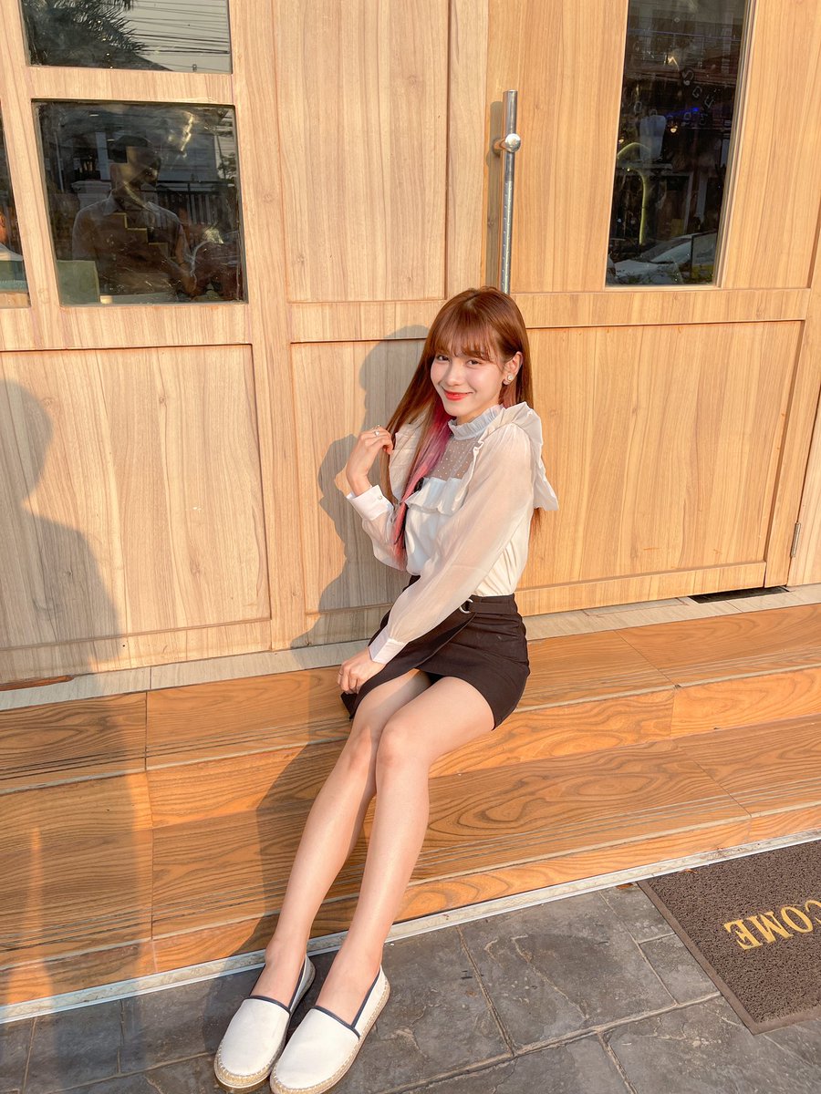 nadiafarafia's tweet photo. ຕຸ້ຍຫນ່ອຍດຽວ… ແຕ່ຍັງຫນ້າຮັກຢູ່~ 🥹🥴
.
.
IG: nadiafarafia 🥀💗
อ้วนนิดเดียว… แต่ยังน่ารักอยู่~😂
#NaDiaThipphonephosy
#ນາເດຍຟາລາເຟຍ
#NaDiaFaraFia
#Actresslaos #NeuronTheseries 💚🥀 https://t.co/QQTsBMiK2o