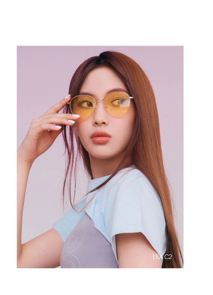 leehyeinfeed's tweet photo. #hyein x carin sunglasses https://t.co/5FSPeXn0g9