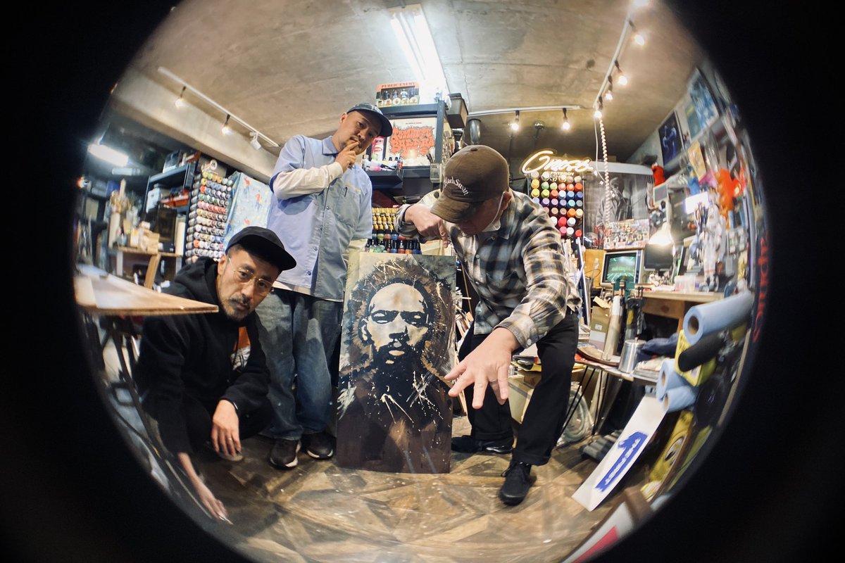 bbjdc's tweet photo. L to R
BLACK BELT JONES DC
Nozlegraphics @NZLGRPH
D.L #devlarge #buddhabrand
クボタタケシ

ツネくん、クボタさんとコンさんを囲んで。
17年ぶりに戻ってまいりましたアルバムジャケットの原画。ツネくん感謝🙏 https://t.co/LZ03CGPe6F