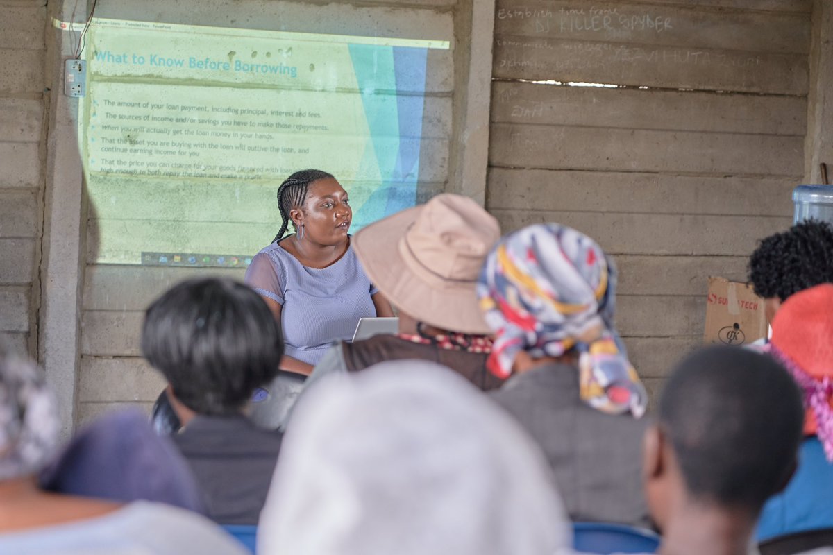 150 households in #Marondera have received business and financial literacy training by the Ministry of Women Affairs in partnership with GOAL.We look forward to improved management of income generating businesses by project participants,thanks to @WFP_Zimbabwe #BuildingResilience