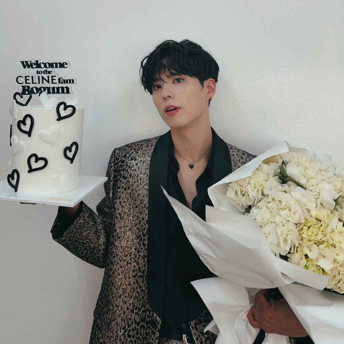 mibgis's tweet photo. 박보검x셀린느 https://t.co/5CTlTQ2LW8