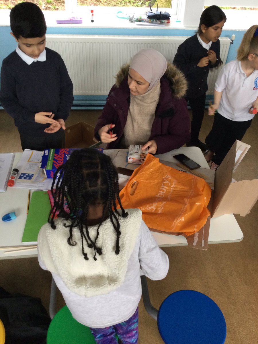 MrBall95769007's tweet photo. Live from our #showcaseoflearning Year 3 children about to embark on bridge construction with their parents and carers. Fantastic turnout - thank you so much for your support 😀 @paganelschool @MrsGingell @Mrs_Shuter @MrD_Jones7 https://t.co/sTBLE0BE7C