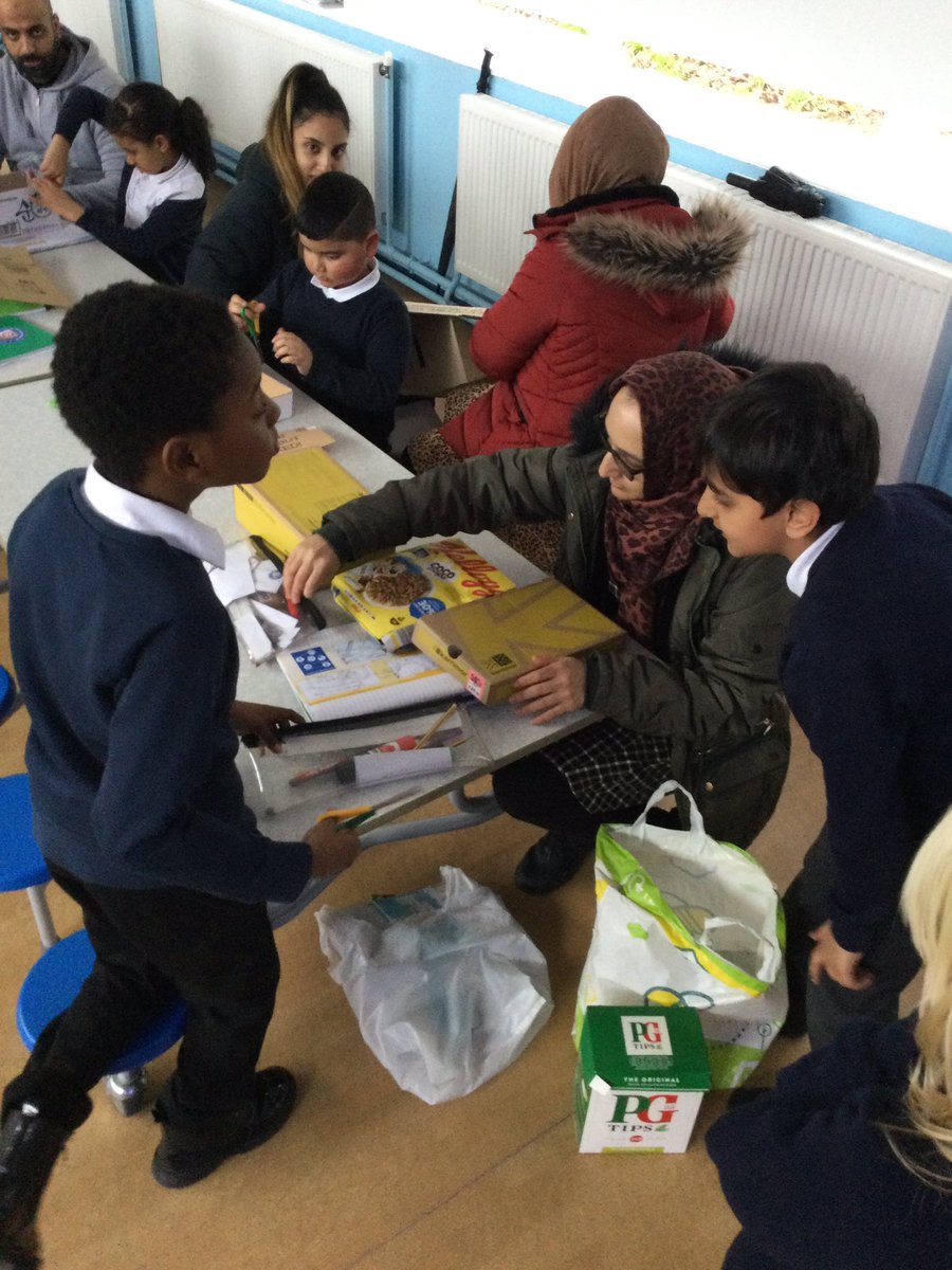 MrBall95769007's tweet photo. Live from our #showcaseoflearning Year 3 children about to embark on bridge construction with their parents and carers. Fantastic turnout - thank you so much for your support 😀 @paganelschool @MrsGingell @Mrs_Shuter @MrD_Jones7 https://t.co/sTBLE0BE7C