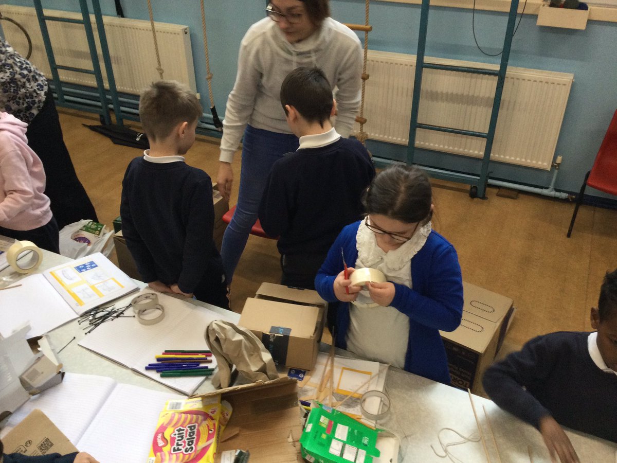 MrBall95769007's tweet photo. Live from our #showcaseoflearning Year 3 children about to embark on bridge construction with their parents and carers. Fantastic turnout - thank you so much for your support 😀 @paganelschool @MrsGingell @Mrs_Shuter @MrD_Jones7 https://t.co/sTBLE0BE7C