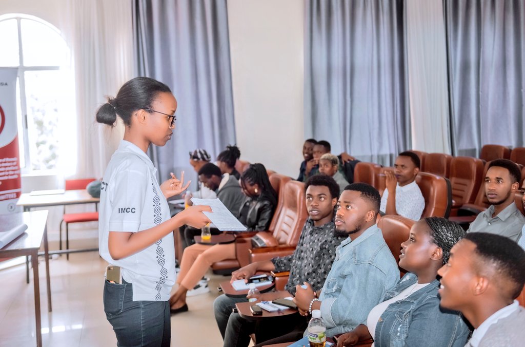 YEAMG_MEDSAR's tweet photo. Last weekend, @medsar_rwanda &amp; @imcc_rwanda through #YEASRHProject trained a 2nd cohort of 80 medical students on #STIs, #MenstrualHygieneManagement, #GBV &amp; rights, Secondary Sexual changes, and #FamilyPlanning, for Rwandan community to perceive and achieve Universal #SRHR4ALL https://t.co/IzC0dEWcm6
