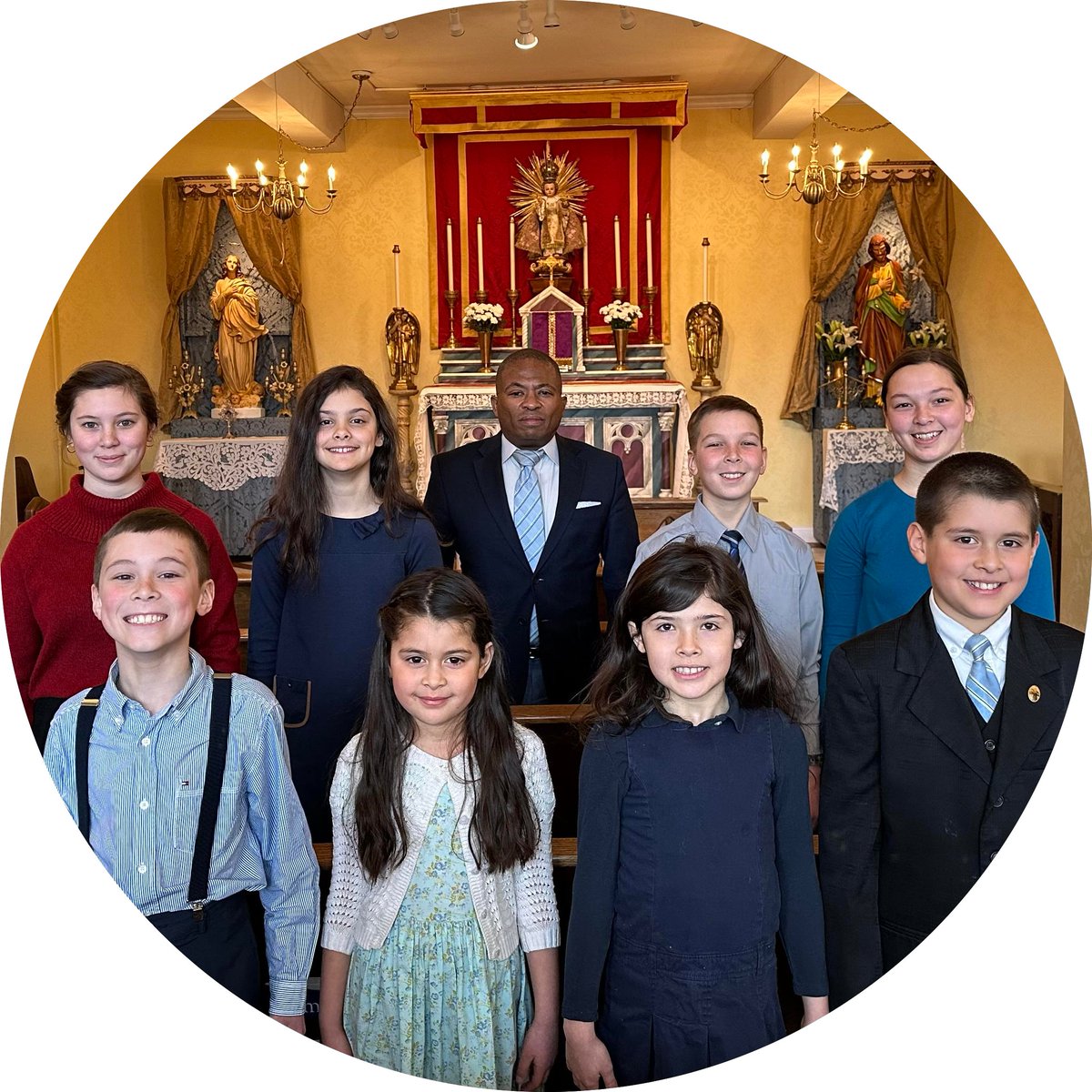 StGregoryHall's tweet photo. Divine Mercy Sunday, 3PM: Choral Mass with Bishop Perry, Vox Fidelis Children's Choir under the direction of Kevin Allen.

#divinemercy #sacredmusic #catholicchicago

INFO: https://t.co/jvarxLvQkR https://t.co/1eOhM9qbtL