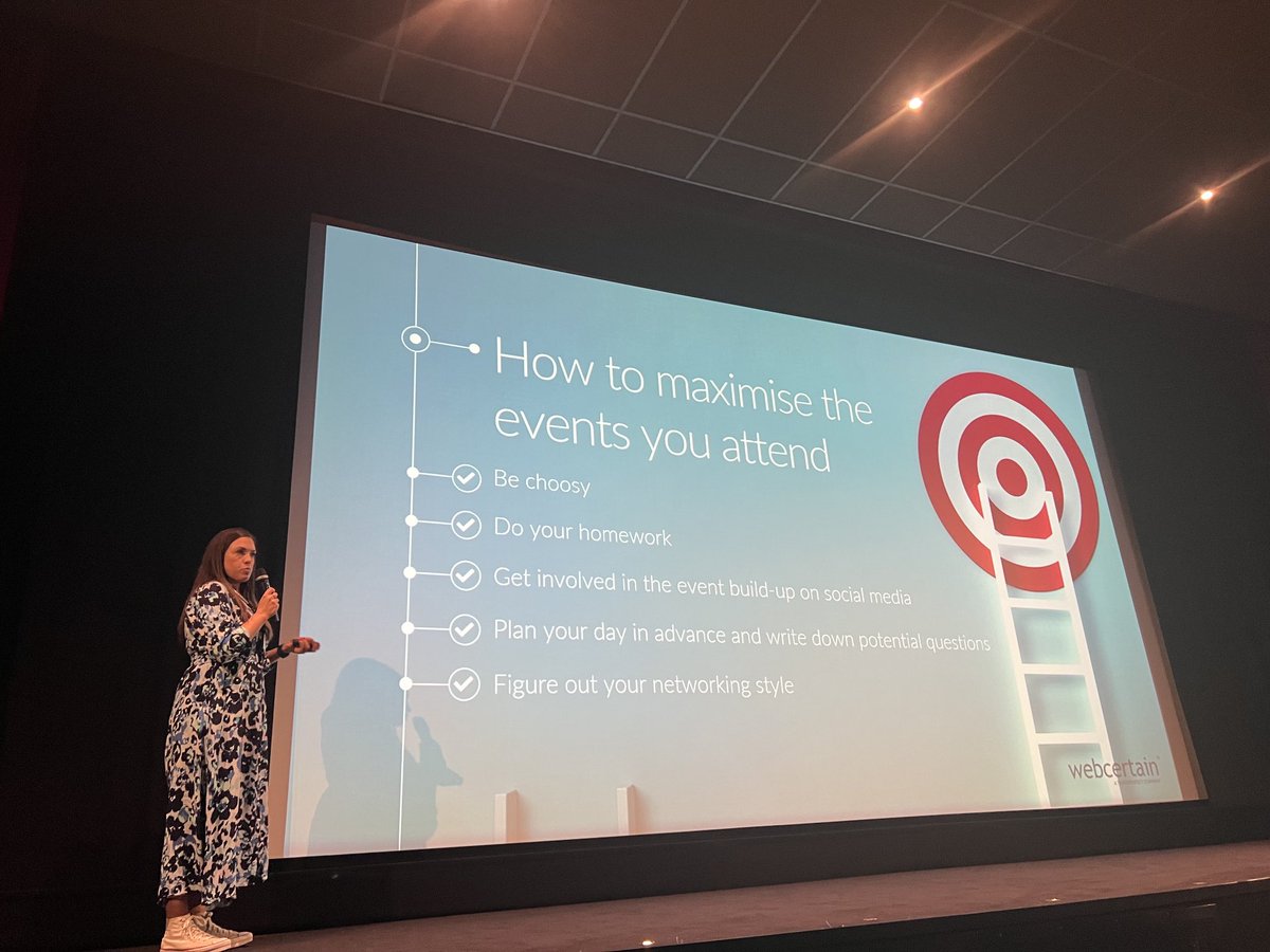 GemHoughton's tweet photo. Fab tips from ⁦@kirstiehoskin⁩ about how to maximise attending events #digitalbites https://t.co/wdNDrebTot