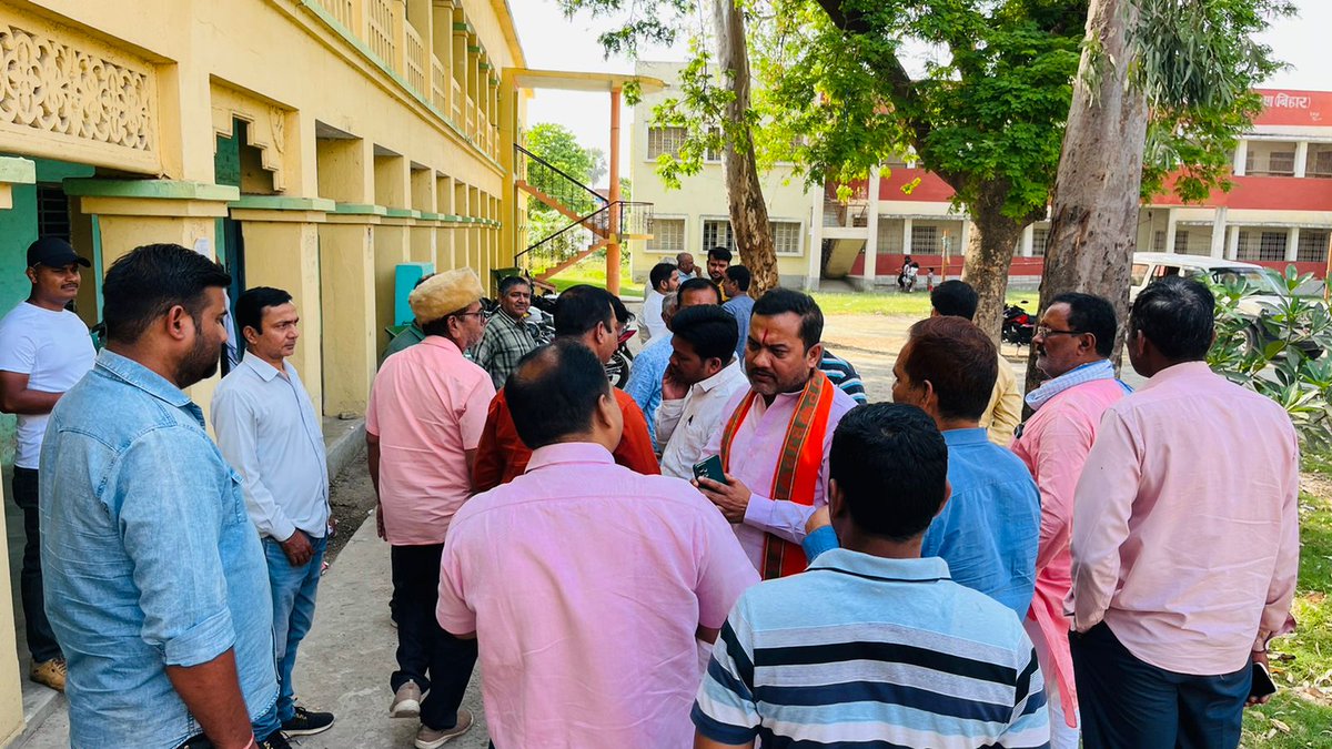 drdharmendrbjp's tweet photo. गोगल सिंह इंटर स्तरीय- विद्यालय, नयागांव सोनपुर , सारण में सभी सम्मानित शिक्षकगण से मिल 31 मार्च को प्रथम वरीयता का मतदान देने का आग्रह किया।
#drdharmendrasingh #सारण_शिक्षक_निर्वाचन_क्षेत्र_उपचुनाव2023 #जनसंपर्क #Chapra #Siwan #Gopalganj https://t.co/KUilHfY293