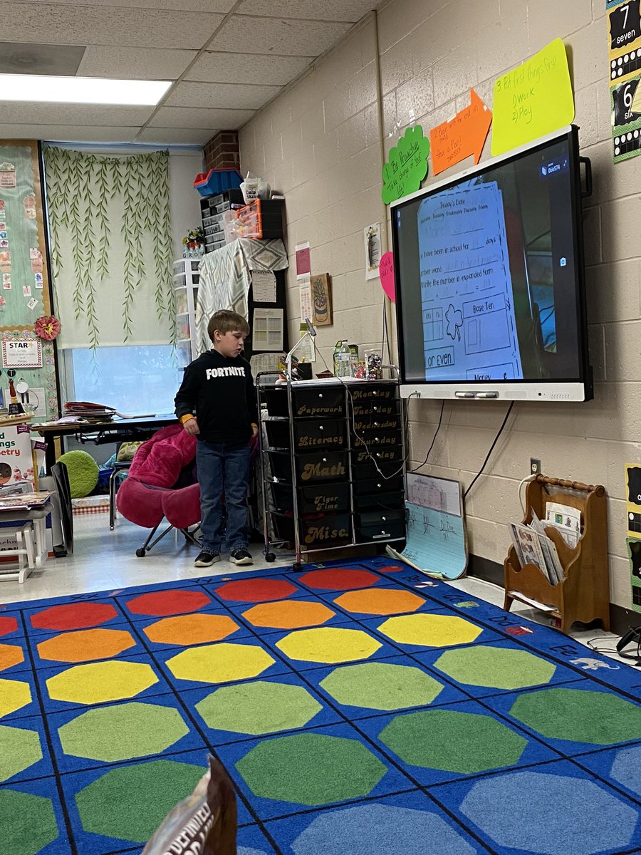 Leaders are not born their made. I love the point of the year when I can just sit back and let the students take over. I haven’t had to speak in the last ten minutes and the amount of respect and collaboration has been magical to watch. #calendar @HenryElementary @ClintonMoCards