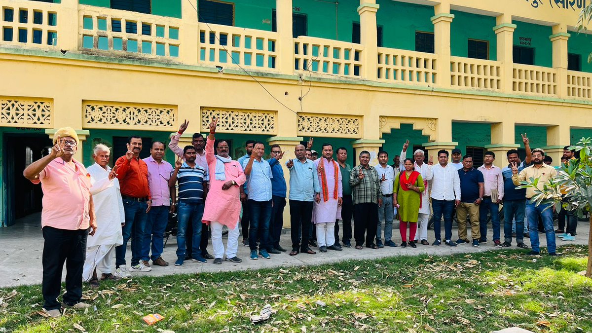 drdharmendrbjp's tweet photo. गोगल सिंह इंटर स्तरीय- विद्यालय, नयागांव सोनपुर , सारण में सभी सम्मानित शिक्षकगण से मिल 31 मार्च को प्रथम वरीयता का मतदान देने का आग्रह किया।
#drdharmendrasingh #सारण_शिक्षक_निर्वाचन_क्षेत्र_उपचुनाव2023 #जनसंपर्क #Chapra #Siwan #Gopalganj https://t.co/KUilHfY293