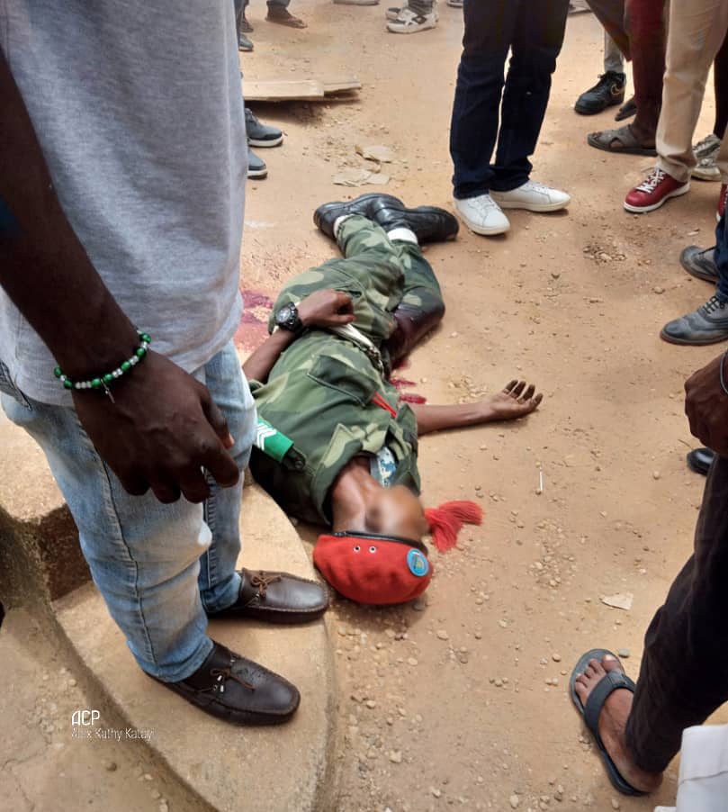 #RDC un militaire en poste à la RTNC Kisangani, abattu au cours d'un braquage d'une chambre froide située à côté de la <a href="/rtnc/">Rita de Cássia</a> kisangani ce mardi 28 mars 2023.
<a href="/PatrickMuyaya/">Patrick Muyaya</a> <a href="/Com_mediasRDC/">Ministère de la Communication et Médias/RDC</a> <a href="/MandikoTv/">Mandiko tv</a>