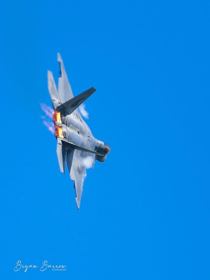 Bryan_Barrow_'s tweet photo. Pretty cool getting to see the F-22 Raptor demo team put the F-22 through its paces at the Defenders of liberty airshow last weekend. #F22Raptor #airshow #defendersoflibertyairshow #aviation #aviationphotography #jet https://t.co/vPcD1w1n7w