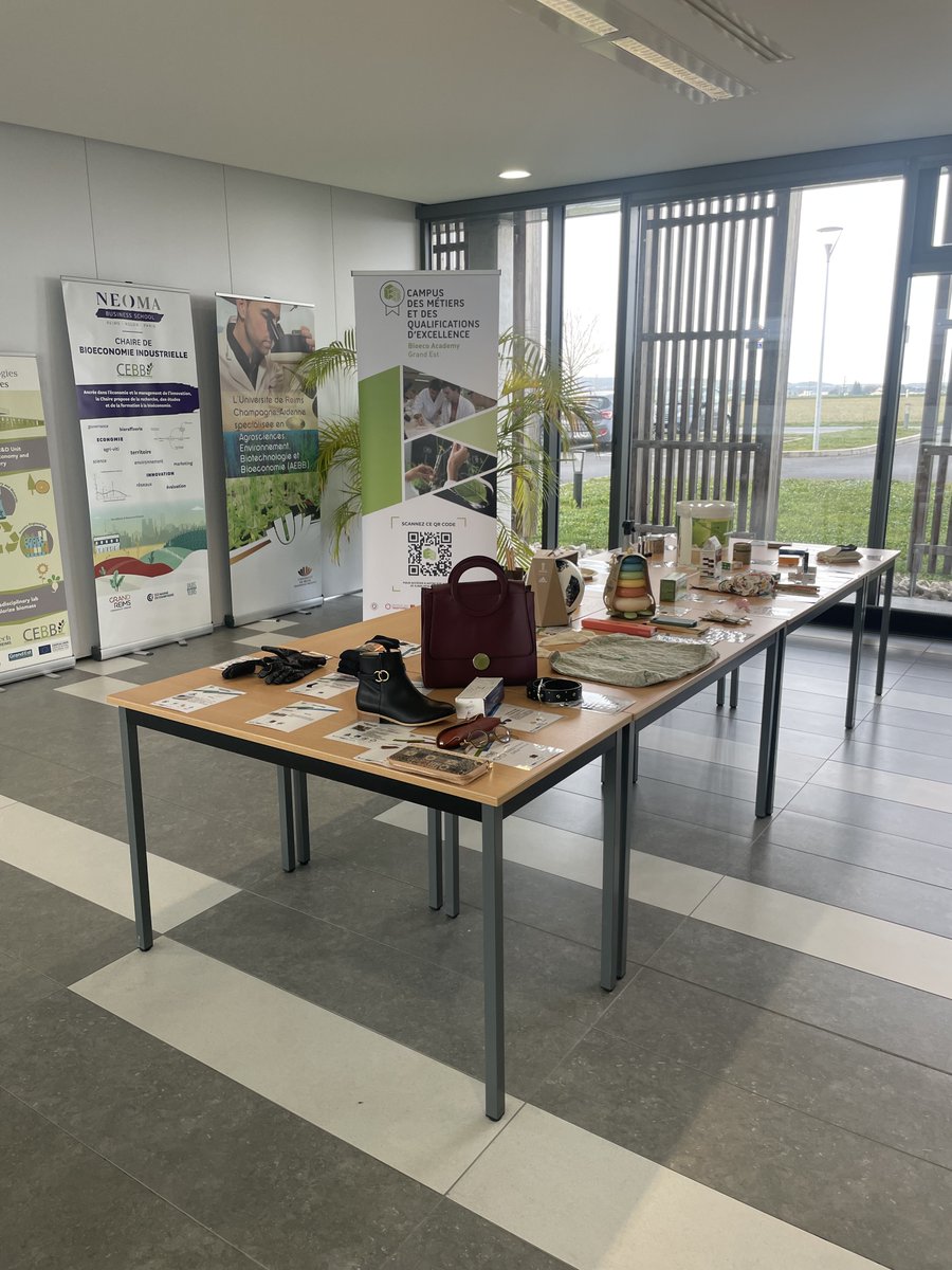CMQ BioEco Academy (@cmqbioeco) on Twitter photo 🌿 À la découverte de la #bioéconomie, ses métiers et ses formations au <a href="/CEBB_innovation/">European Center for Biotechnology and Bioeconomy</a> pour les élèves de 3ème du collège #Bazancourt.
Présentation et expo par le #CMQ de l'<a href="/universitereims/">Université de Reims Champagne-Ardenne</a> et ateliers par les chercheurs <a href="/ChaireBiotechCS/">Chaire de Biotechnologie</a> <a href="/URD_ABI/">URD ABI</a>
<a href="/RA_GrandEst/">Région académique Grand Est</a> <a href="/regiongrandest/">Région Grand Est</a> 🌿 À la découverte de la #bioéconomie, ses métiers et ses formations au <a href="/CEBB_innovation/">European Center for Biotechnology and Bioeconomy</a> pour les élèves de 3ème du collège #Bazancourt.
Présentation et expo par le #CMQ de l'<a href="/universitereims/">Université de Reims Champagne-Ardenne</a> et ateliers par les chercheurs <a href="/ChaireBiotechCS/">Chaire de Biotechnologie</a> <a href="/URD_ABI/">URD ABI</a>
<a href="/RA_GrandEst/">Région académique Grand Est</a> <a href="/regiongrandest/">Région Grand Est</a>