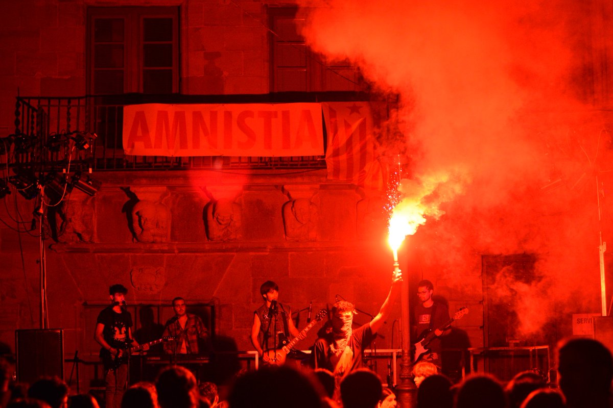 eskurco's tweet photo. Va, anem a reactivar el compte de Twitter per aquesta temporada de concerts. Però abans farem un petit resum d'alguns moments ben guapos de l'estiu passat. https://t.co/t7rOJ7yx5v