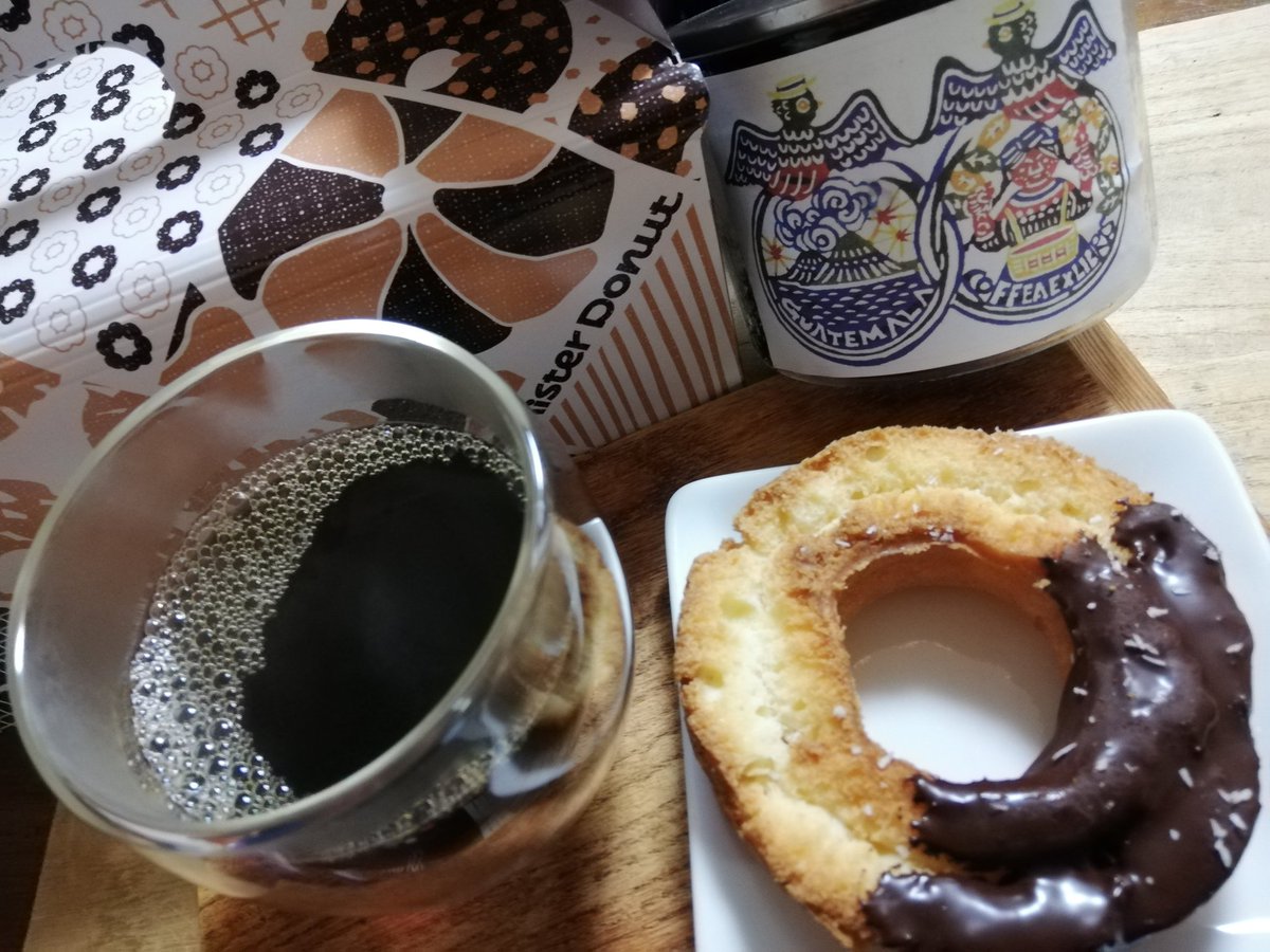 under_125_'s tweet image. ドーナツ🍩には珈琲☕でしょ🎵
ねー師匠🍩
#ドーナツ師匠 
#EXLIBRIS グアテマラ
🇬🇹サンタ・イサベル農園