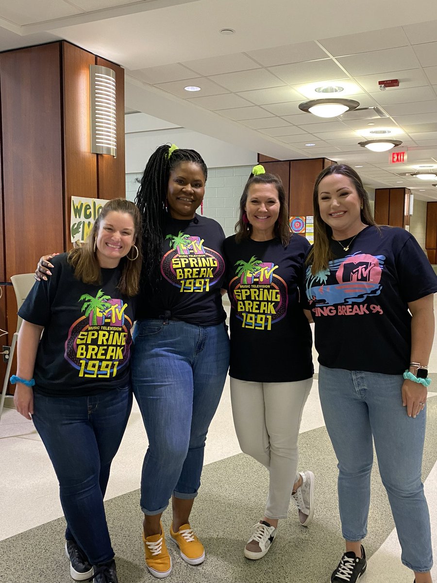 MrsMatthewsMGM's tweet photo. Twin Day !  Tswift and MTV spring breakin 💕@ClaireCMabe @FrickMaggie @jencook80 @AlisaLong33 @BrianLim11 @mgmgators #wearecrew #springbreakcountdown https://t.co/VsM7u5cKNs