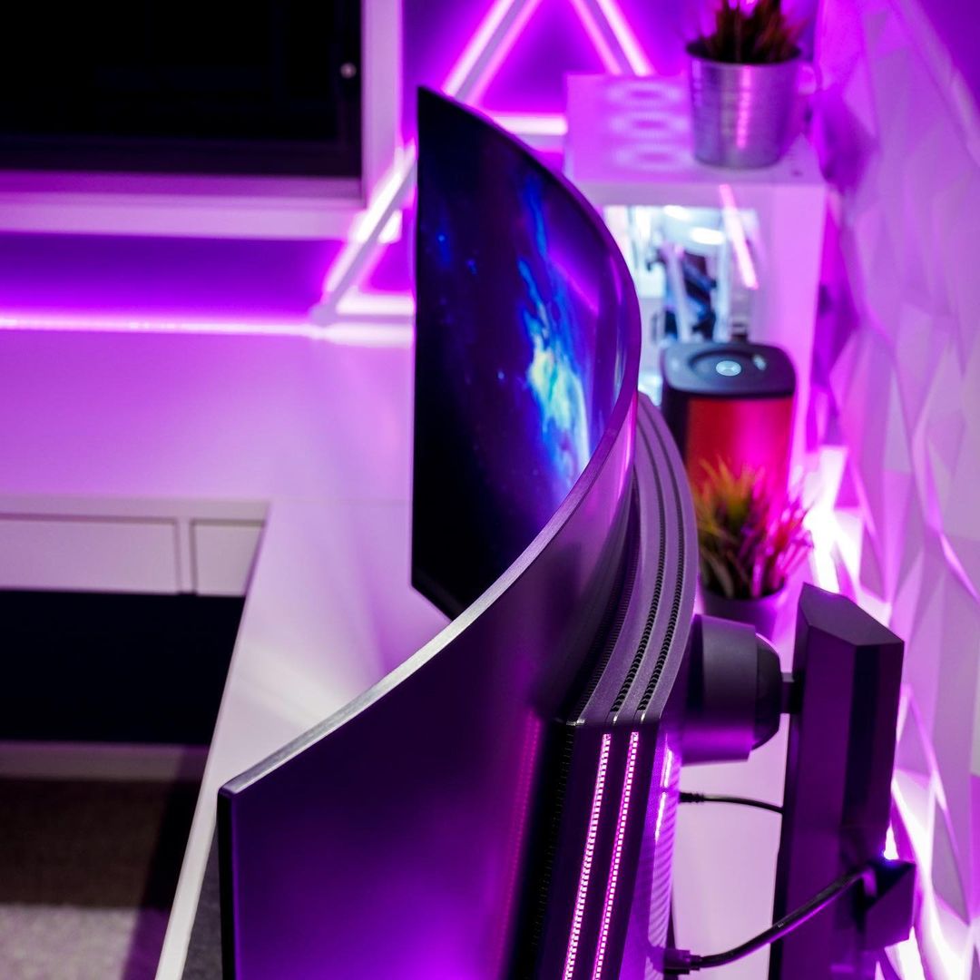 LGGulf's tweet photo. Gaming monitors that fit your #Gaming needs.
#LG #LGGulf #UltraGear #LGUltraGear #45GR95QE #LGUltraGearOLED #240HzOLED #BornToGame #Gamingmonitor #lggamingmonitor https://t.co/z5mBN6DxMV