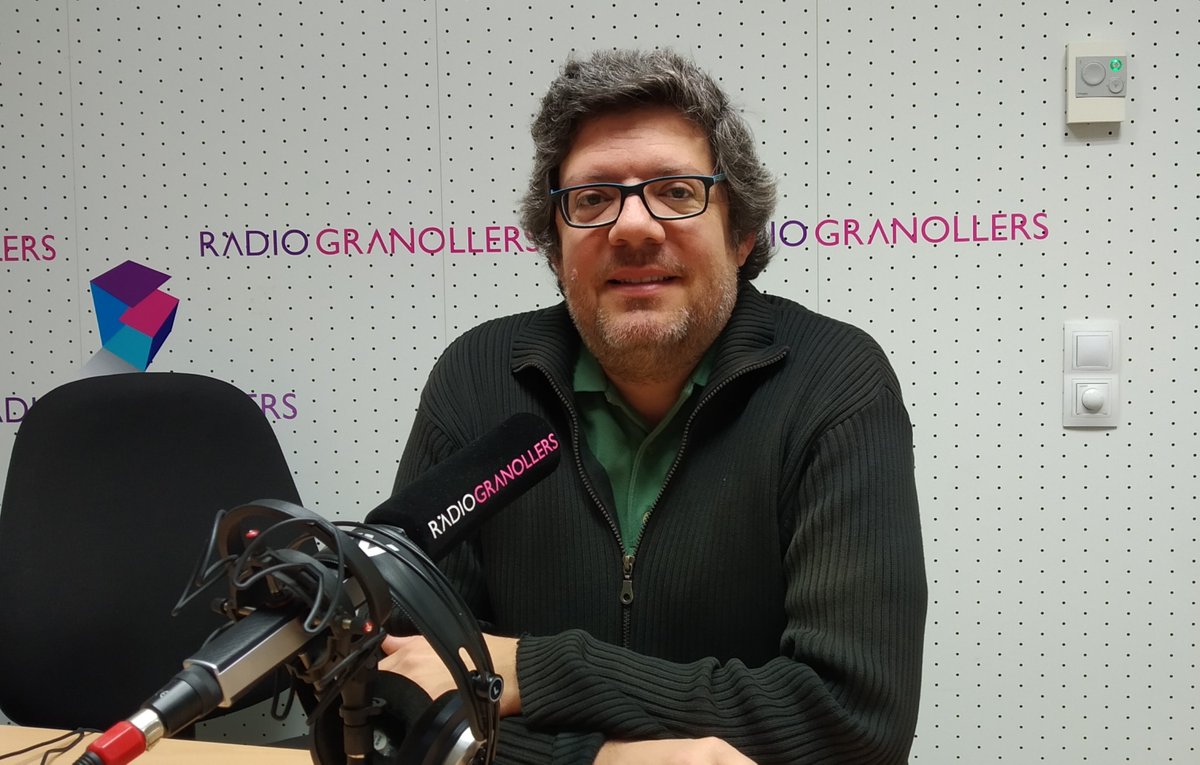 RadioGranollers's tweet photo. L’Agrupació Sardanista de #Granollers porta les sardanes a les escoles, amb sessions per aprendre a ballar i un concert didàctic per conèixer la música i els instruments d'una cobla. Ho comentem amb 
el Marc Tost, de @SardanistaGr 🎙️

L'entrevista aquí👉https://t.co/vMEvhLlcyY📻 https://t.co/UF4zpVSGEn