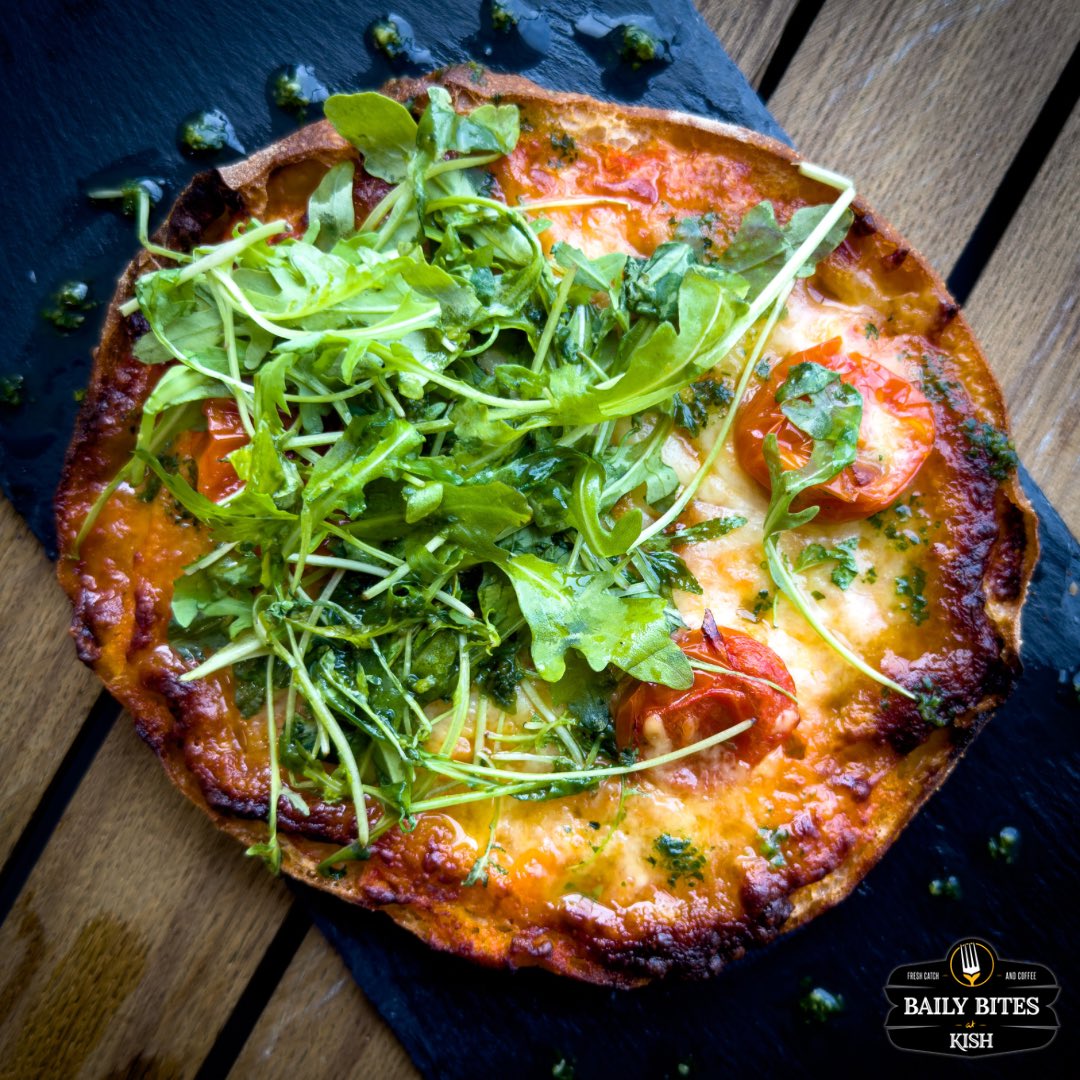 A light bite to start your Tuesday?
We’ve what you need!

Toasted Flatbread 😋

Toasted flatbread with sweet cherry tomato sauce, melted mozzarella drizzled in aromatic basil

Stop by and try one yourself

We're open 10am - 5pm

#howth #veggie #snack #lightbites #flatbread