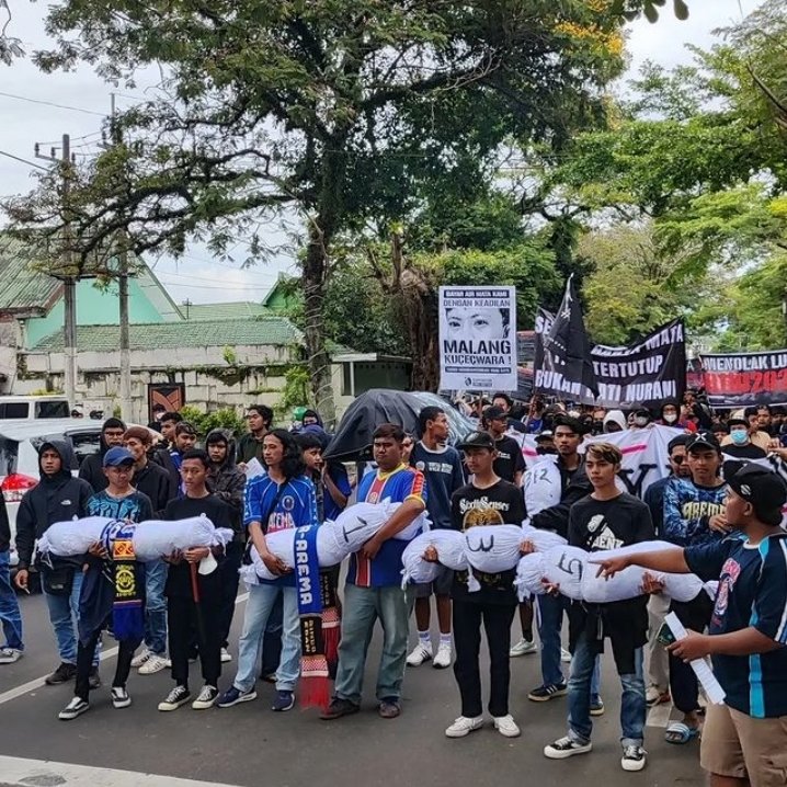 indosupporter's tweet photo. Tragedi negara lain gerak cepat, tetapi dengan tragedi kemanusian di negara sendiri seketika tutup mata.

🙃🙃 https://t.co/E8U7eWhNFt