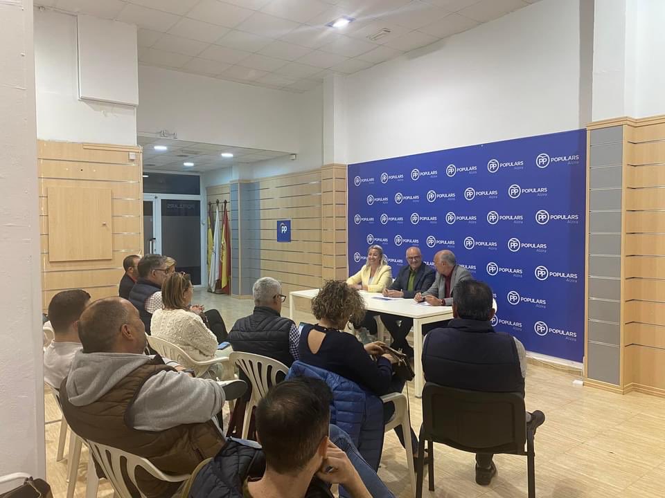 Ayer por la tarde asistieron la diputada autonómica <a href="/MarisaGayo/">Marisa Gayo</a> y el senador <a href="/fernandoderosa4/">Fernando de Rosa</a>, junto al candidato Jose Luis Palacios, a la sede del PP Alzira y explicaron la ley de bienestar animal ante afiliados y trabajadores del sector.