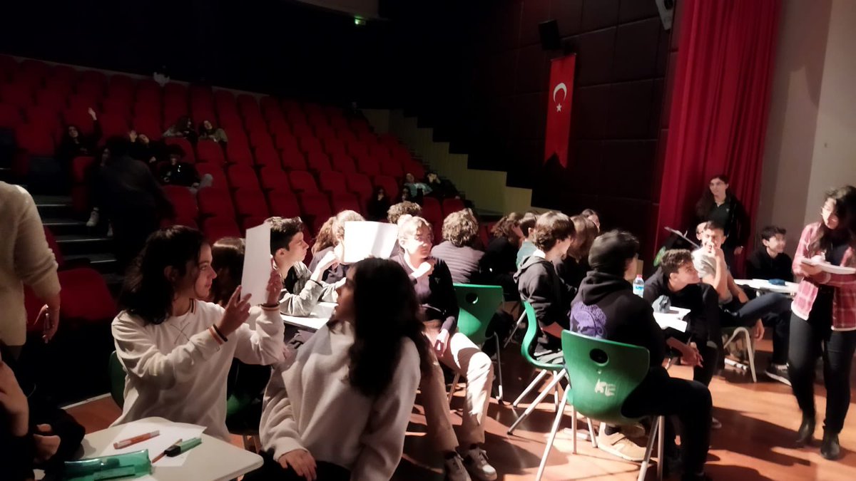 9th and 10th graders had fun during the general knowledge quiz show. 🏆🥇 @DogaOkullari @ilkay04cakir @ErsinGuctekin @Ertugrullorall