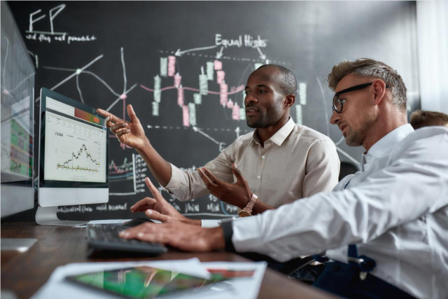 millyengel's tweet photo. Lack of #career mobility is one of the top reasons for voluntary employee departures. Learn how managers can motivate and retain top #talent when promotions aren't possible in @HarvardBiz. #FutureofWork https://t.co/yQYU2MMTY0 https://t.co/BnVz8c31Hp