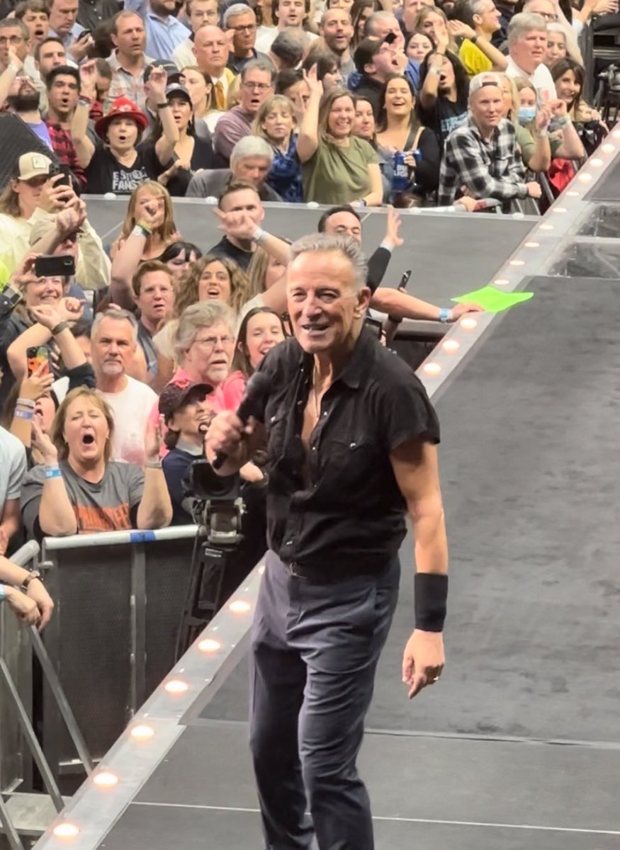 StephenVLiu's tweet photo. What a show @springsteen #springsteenDC https://t.co/53qgMhjFgD