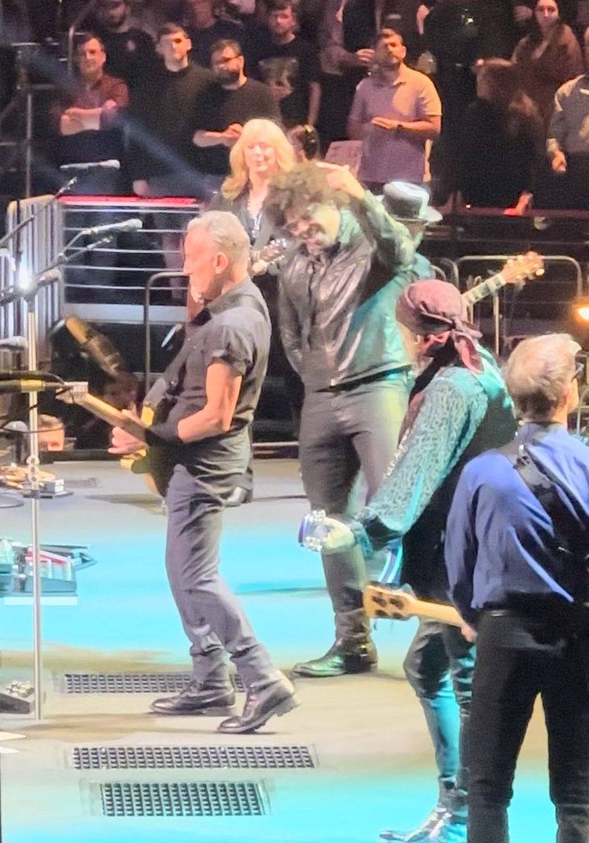 StephenVLiu's tweet photo. What a show @springsteen #springsteenDC https://t.co/53qgMhjFgD