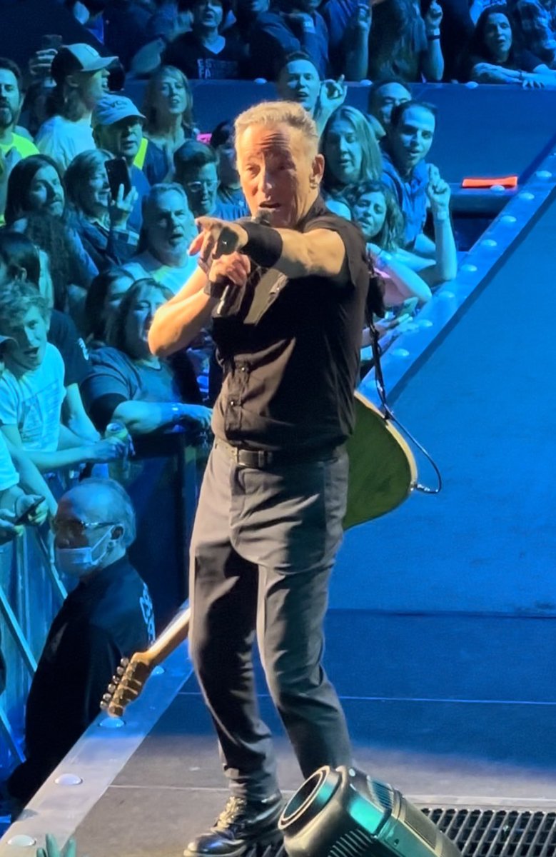 StephenVLiu's tweet photo. What a show @springsteen #springsteenDC https://t.co/53qgMhjFgD