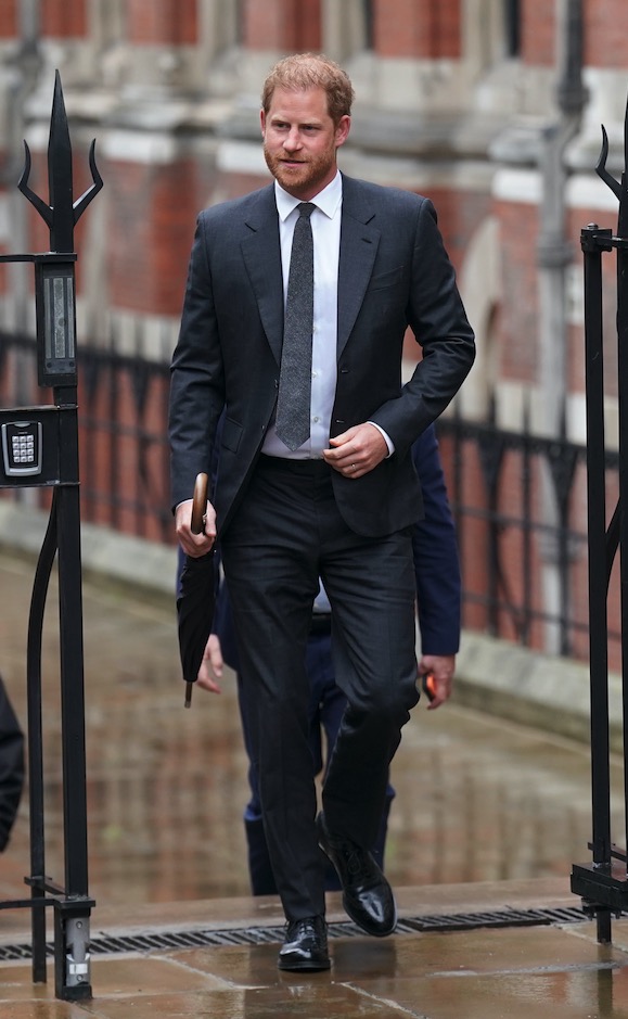 Day 2 #PhoneHackingTrial
#MeghanMarkle really upgraded #PrinceHarry He can afford nice clothes now and he looks healthy and happy #istandwithprinceharry