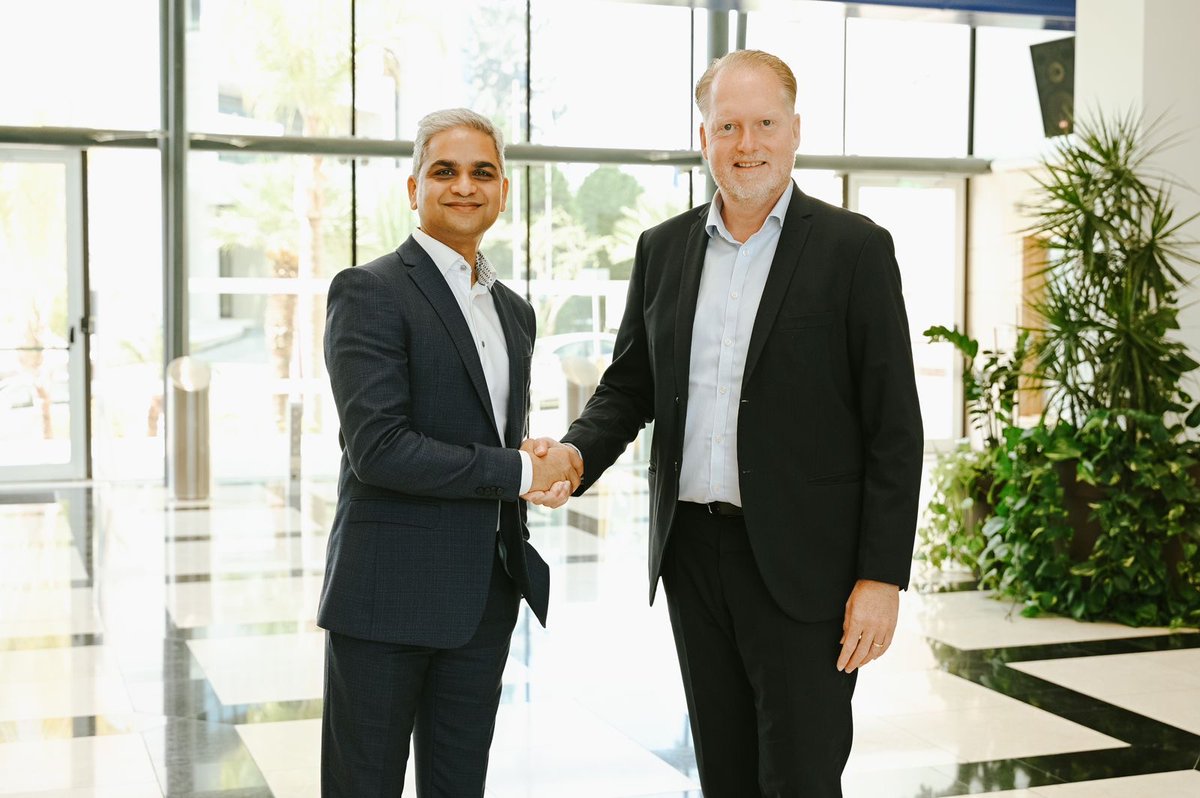 ltm_ofcl's tweet photo. Thrilled to partner with @HellenicBank in their transformation journey. We look forward to accelerating Hellenic Bank’s transformation program &amp; enabling them to achieve their strategic goals of becoming a client-centric &amp; technology-driven bank. Read more https://t.co/8L8zKdopm1 https://t.co/slRfyzfQQf