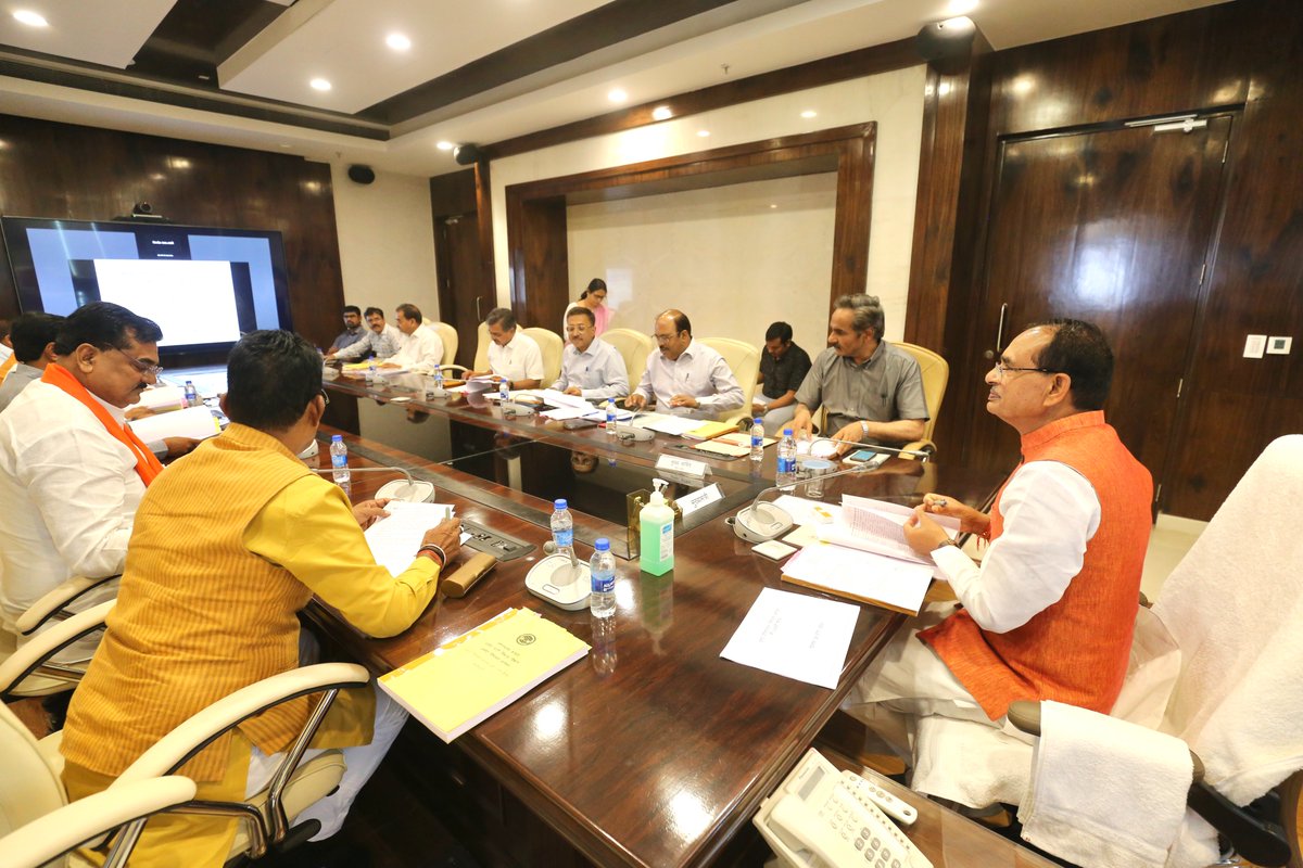 नर्मदा घाटी विकास राज्य मंत्री श्री <a href="/BharatBjp11/">Bharat Singh Kushwah</a> मुख्यमंत्री श्री 
<a href="/ChouhanShivraj/">Shivraj Singh Chouhan</a> की अध्यक्षता में मंत्रालय में वृहद परियोजना नियंत्रण मंडल एवं नर्मदा नियंत्रण बोर्ड की बैठक में शामिल हुए।

#JansamparkMP