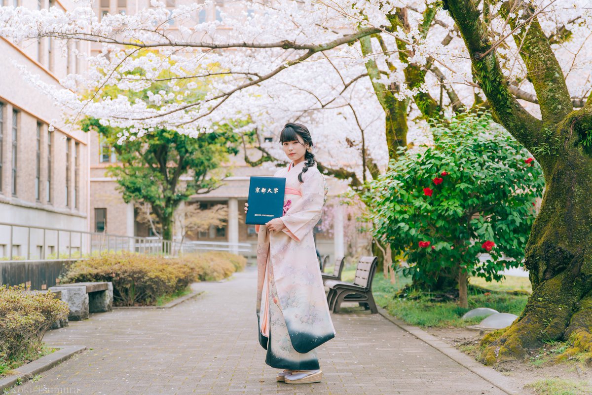 桜咲く卒業式🎓
卒業式を撮影しました🌸
 ＿＿＿＿＿＿＿＿＿＿＿＿＿＿＿＿＿
#卒業式 #桜 #京都大学 #カメラマン #Nikon #ポートレート #撮影依頼