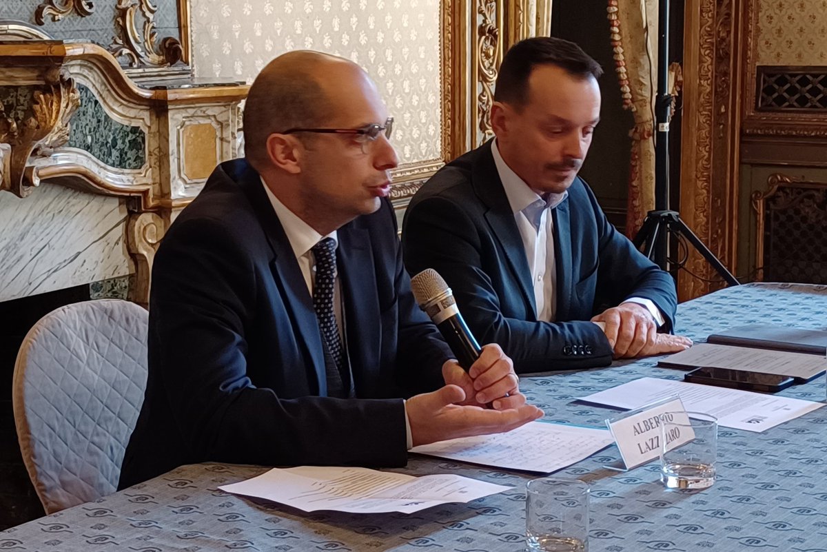 UITORINO's tweet photo. "Da soli non si può fare vera #sostenibilità" 👉 Il Presidente del @GGI_Torino @AlbLazzaro apre l'incontro dedicato al progetto #SusTEAMAbility presso l’Unione Industriali, con @MarcoPiccoloRey @intesasanpaolo @UniCredit_IT,  l'Ordine dei Commercialisti e le imprese| #UISOCIAL https://t.co/cMEhfTnyRb