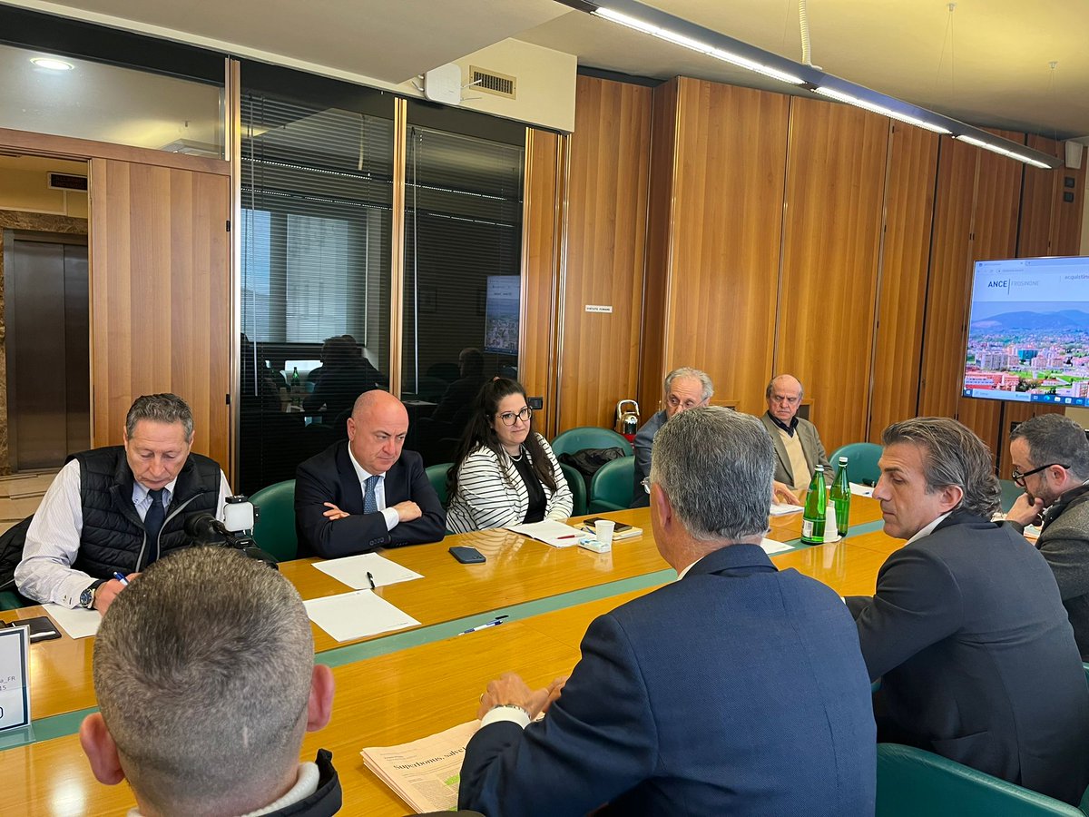AnceFrosinone's tweet photo. #SUPERBONUS: un tavolo di confronto tenutosi ieri 27 marzo 2023 tra Ance Frosinone, le parti Sociali ed i Parlamentari, On. Ottaviani ed On. Fontana sul problema dei #creditiincagliati. 👷🏻
Ance Frosinone chiede di trovare una soluzione #condivisa. https://t.co/Bub57kvI2C