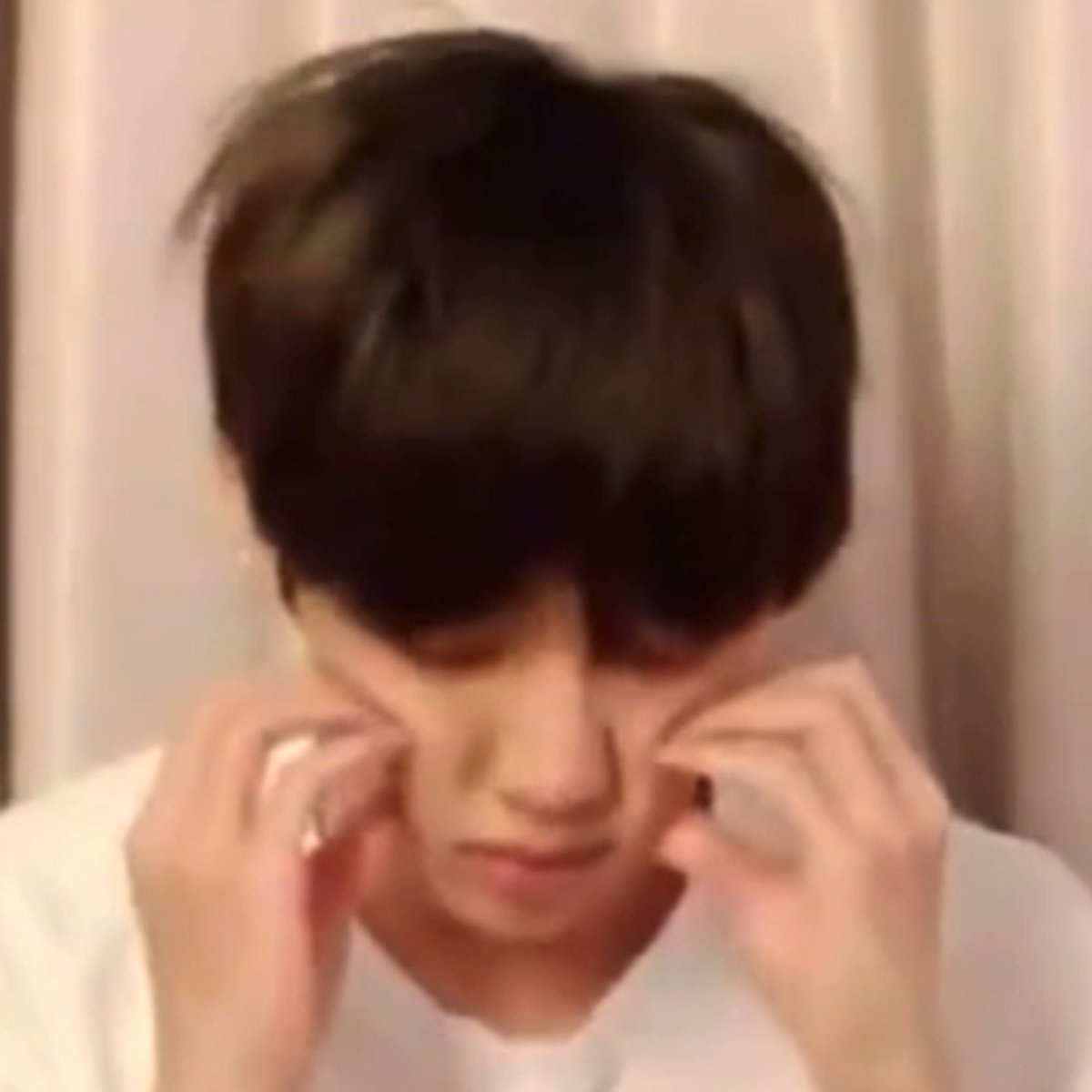 mood_clip's tweet photo. 짱귀여운 볼빵실 오이시쿠나레 선우 https://t.co/N6h2M89XOE