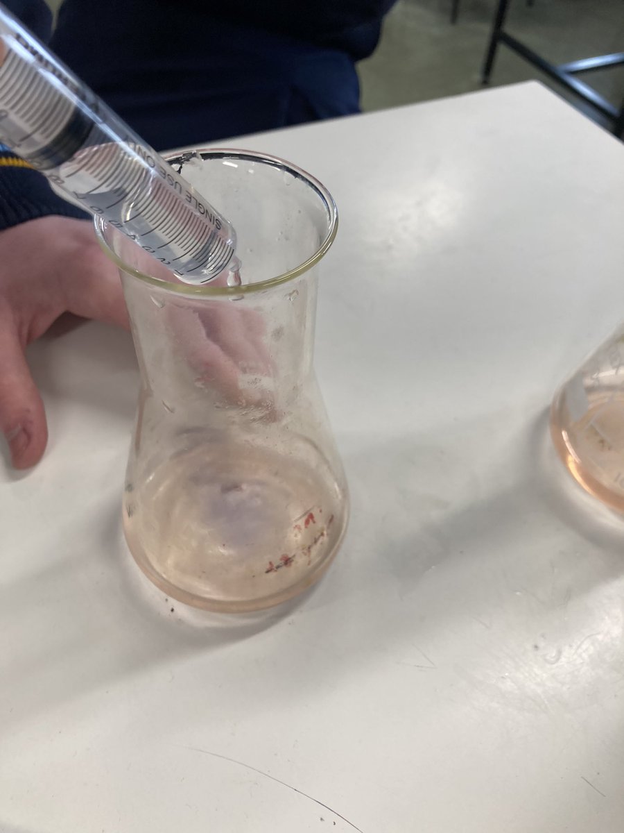 ColMhuire's tweet photo. The 3rd years were very busy this morning #investigating #acidbase #titrations on a small (wildly inaccurate) scale , but they really got the idea of #neutralisations! We can go for accuracy and precision next class. @CMhuireAskeaton https://t.co/P82sV8jCRA