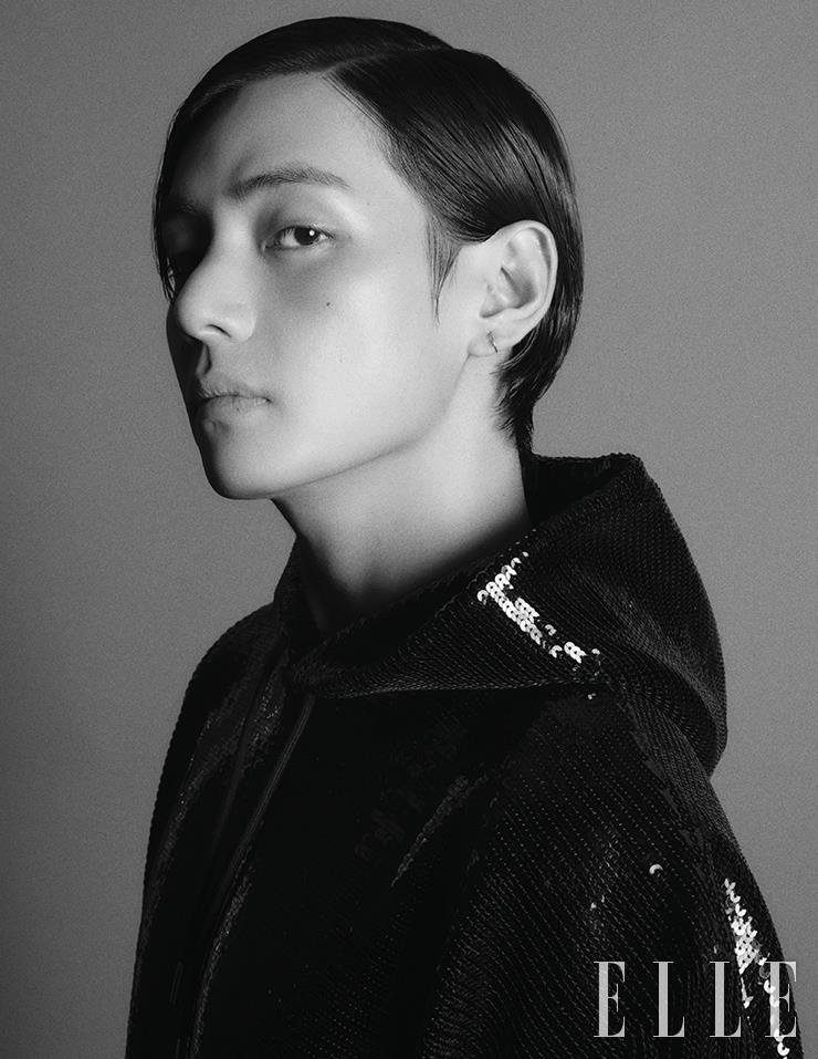 BTSItalia_twt2's tweet photo. 📷| #V x ELLE Korea ✨️ (3/7)
#ELLExV @BTS_twt
🔗 https://t.co/E4tgN2RfYQ https://t.co/VkJpLjzhjn