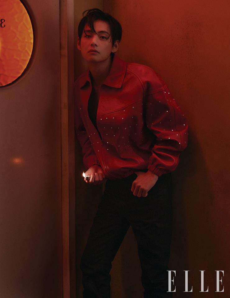 BTSItalia_twt2's tweet photo. 📷| #V x ELLE Korea ✨️ (6/7)
#ELLExV @BTS_twt
🔗 https://t.co/E4tgN2RfYQ https://t.co/uicKfZHdEz