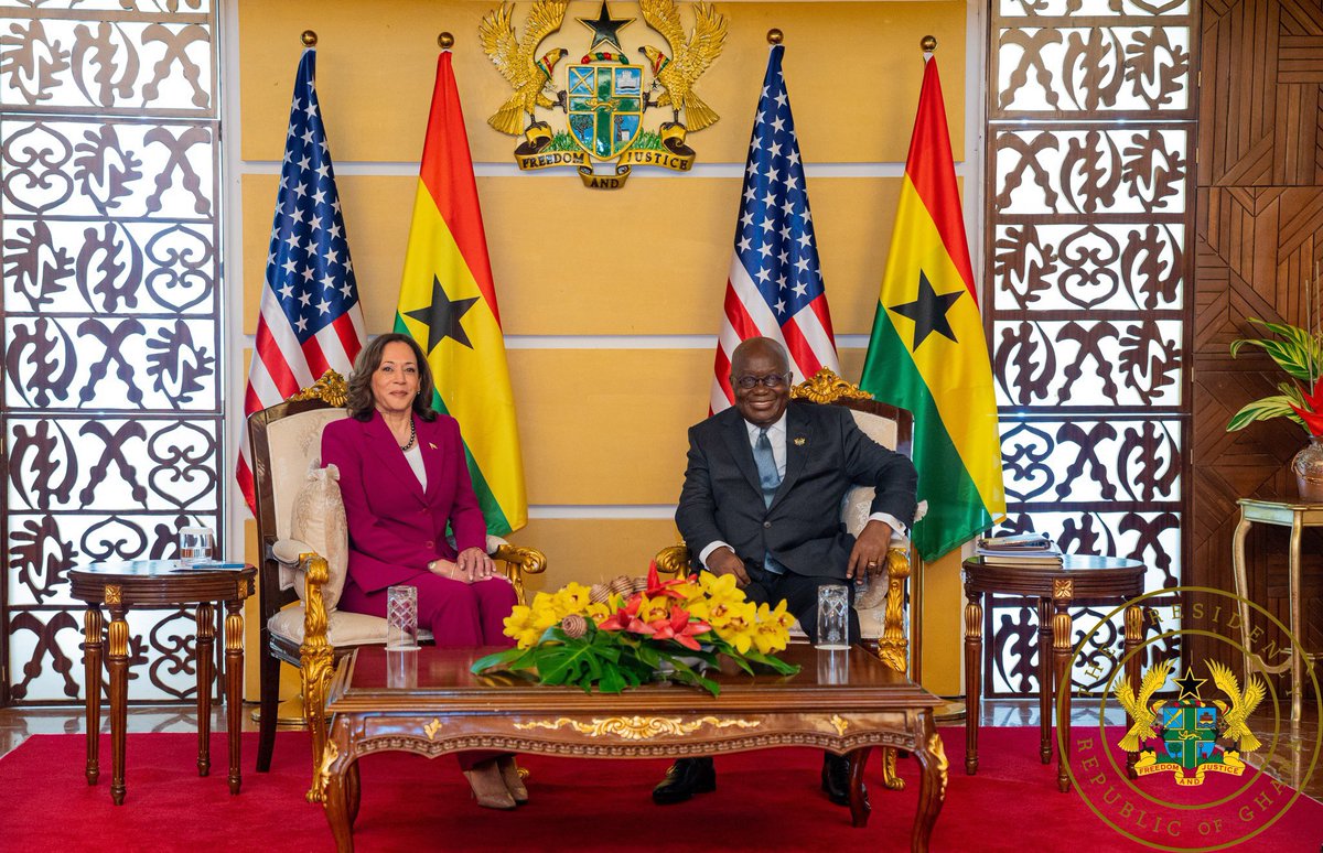 HusseinIssah01's tweet photo. On Monday, 27th March 2023, I welcomed the US Vice President, Hon. Kamala Harris, to Jubilee House, the seat of the nation's presidency. 1/5
#2MExpress #Mahama #TransTerrorism #KamalaHarris https://t.co/3x1lAv1hVx